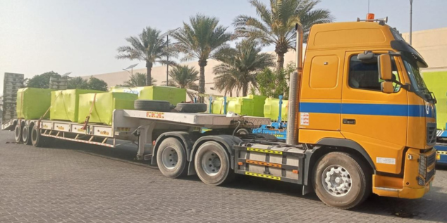 Heavy Equipment Transport in the UAE: Lowbed, Flatbed and Lifting Planning Guide